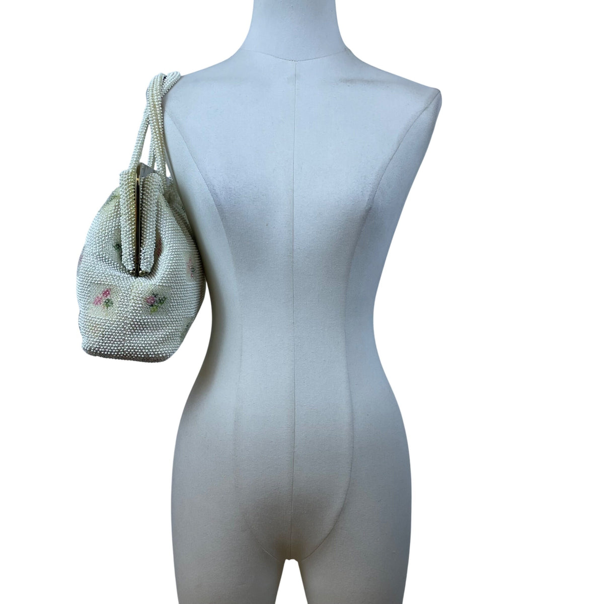 Petite-Bead Womens White Beaded Floral Vintage Scalloped Design Handbag