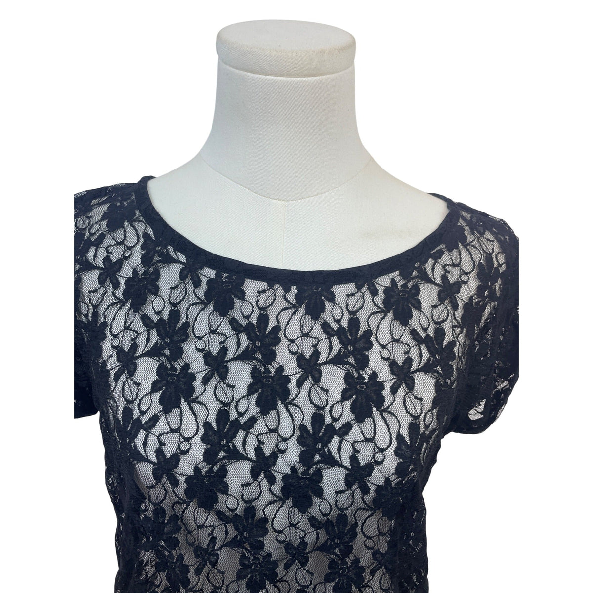 Gap Women’s Black Floral Lace Short Sleeve Top With Back Keyhole Size M