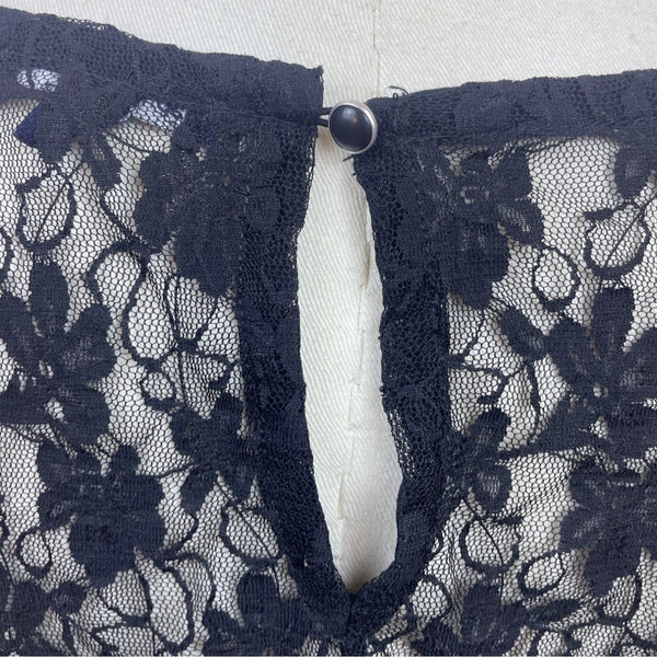 Gap Women’s Black Floral Lace Short Sleeve Top With Back Keyhole Size M