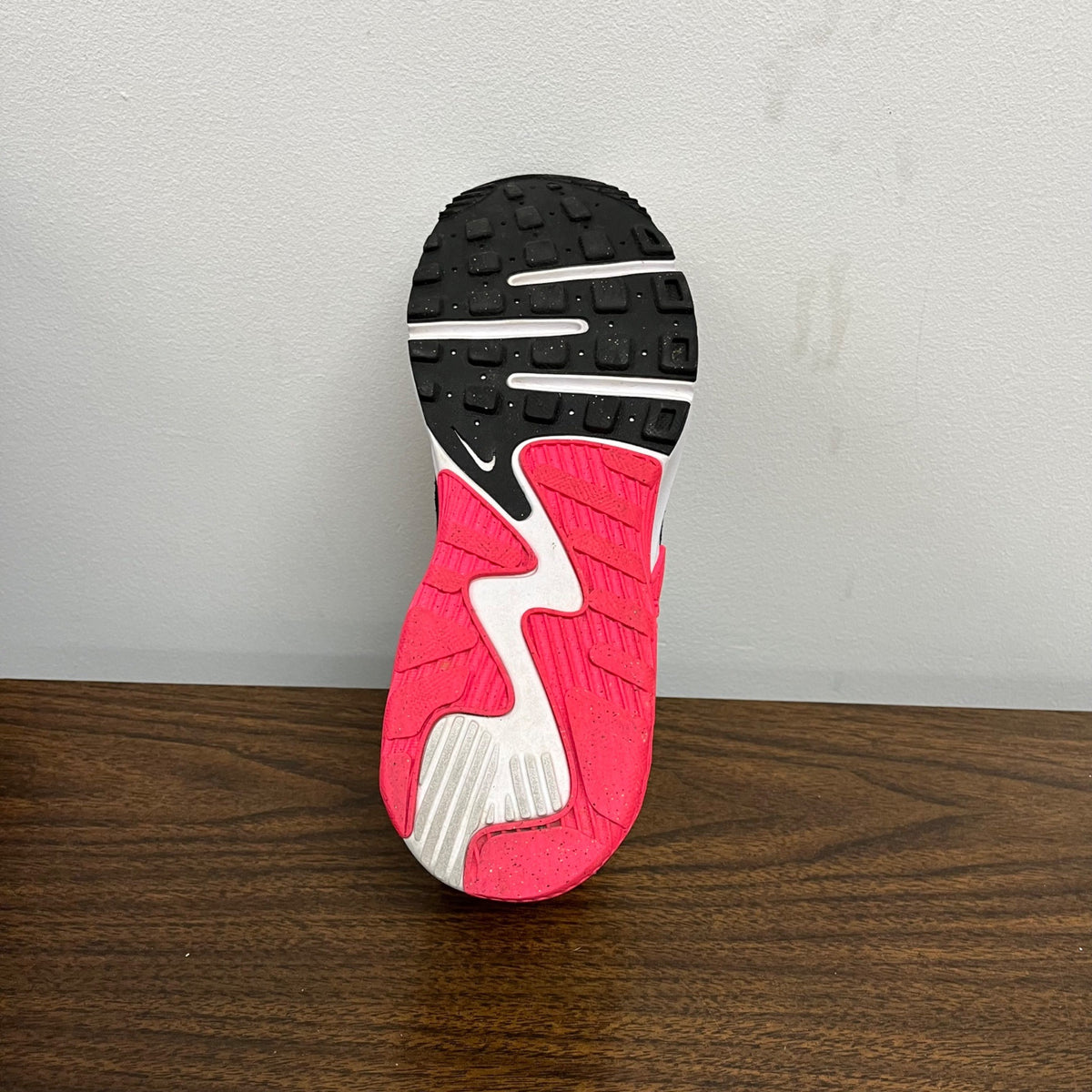 Nike Mens White/Black/Pink Athletic Lace-Up Air Max Sneakers Size Nike Mens White/Black/Pink Athletic Lace-Up Air Max Sneakers Size