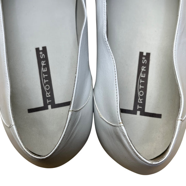 Trotters Women’s White Leather Maggie Design Slip-On Flats Size 12W