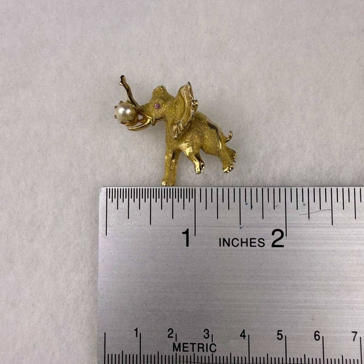 Kramer Women’s Gold Tone Elephant Pin Brooch Rhinestone Faux Pearl Small Size