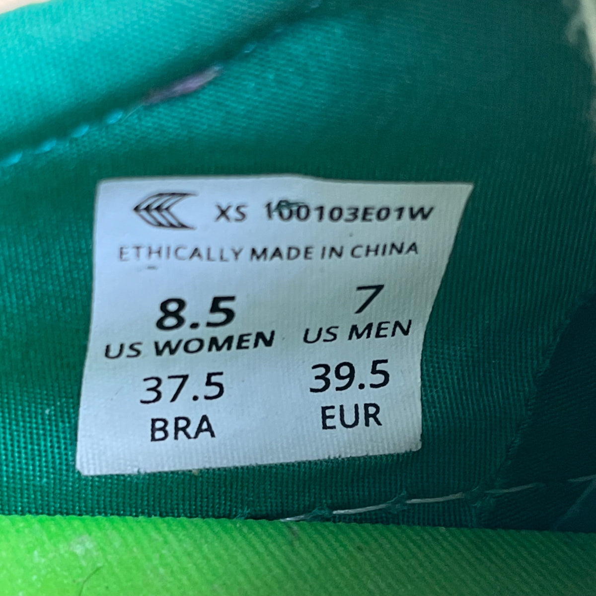 Cariuma Unisex Green Canvas Sneakers Ethically Made Lace-Up Shoes Size 8.5W/7M