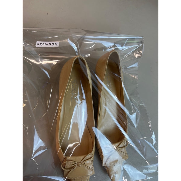 Classiques Entier Women's Beige Leather Kitten Heels Sz 8.5 - EUC