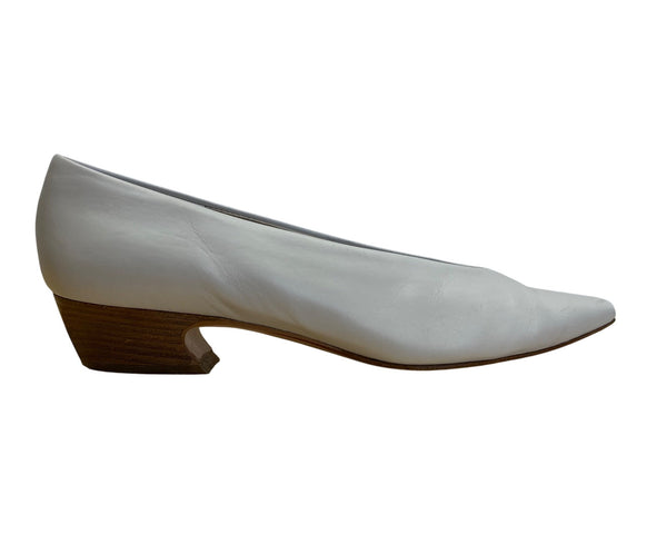 Via Spiga Off White Calf Leather Pina Pointed Toe Low Kitten Heel Pumps Sz 8.5M