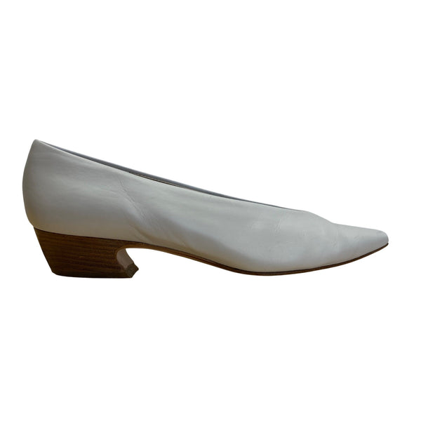 Via Spiga Off White Calf Leather Pina Pointed Toe Low Kitten Heel Pumps Sz 8.5M