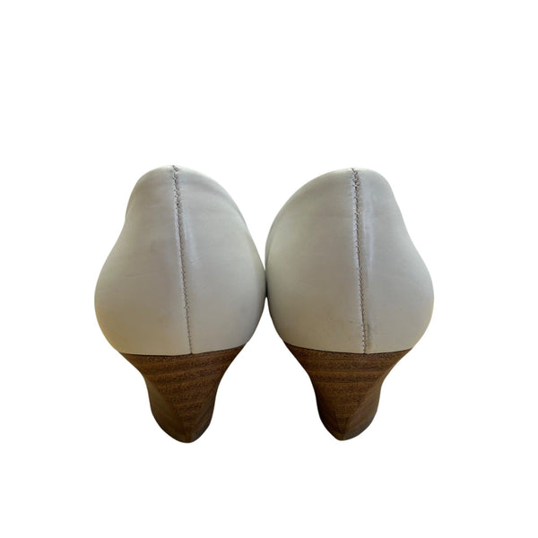 Via Spiga Off White Calf Leather Pina Pointed Toe Low Kitten Heel Pumps Sz 8.5M