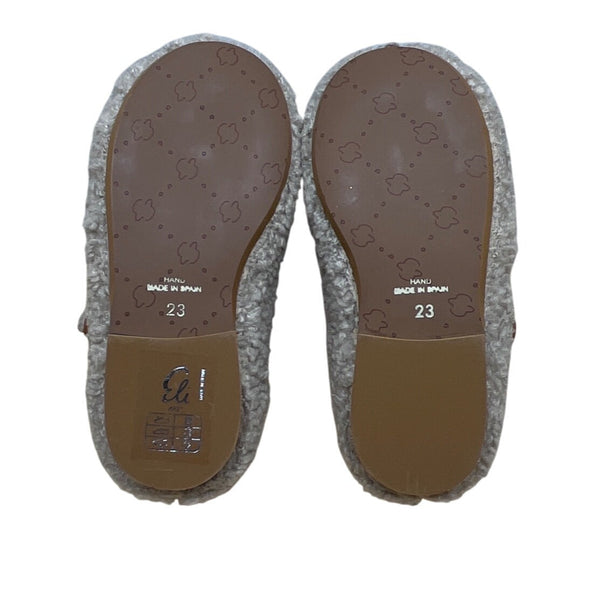 Papanatas Girls Beige Shearling Strap Closure Flat Shoes Size US 7 EU 23- New