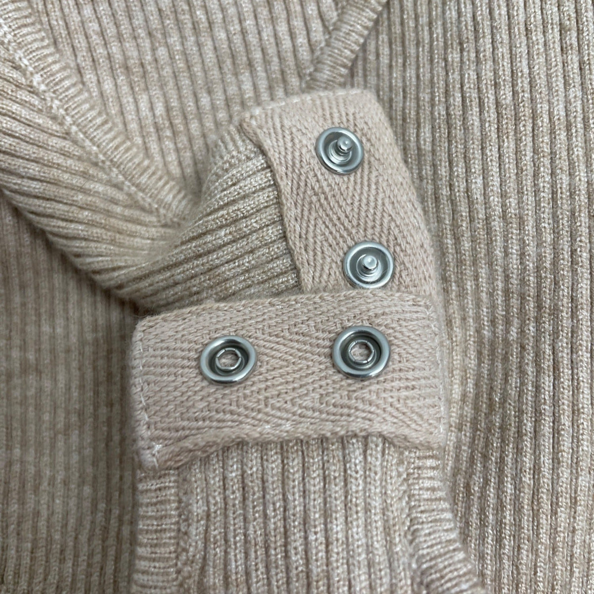 Gilli Women Ribbed Beige Bodysuit With Black Trim Short Sleeve Snap Closure Sz S