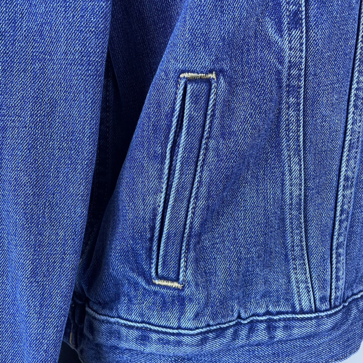 Gap Denim Blue Women's Classic Fitted Trucker Jacket Versatile Casual Style Sz M