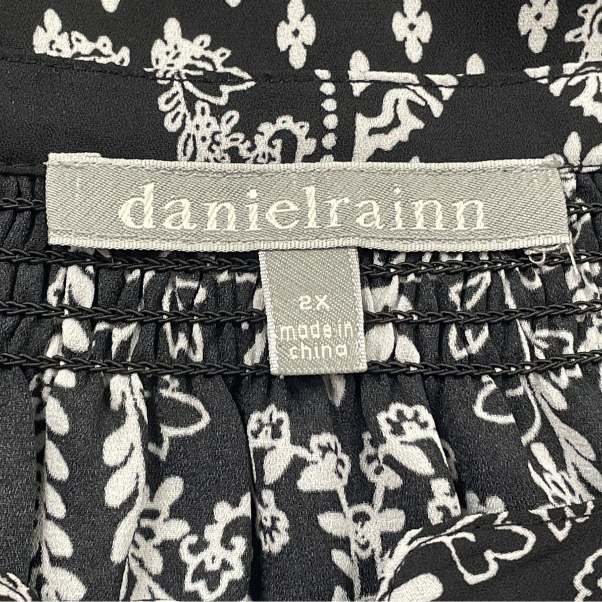 Daniel Rainn Women’s Black & White Embroidered Blouse Long-Sleeve Sz 2X