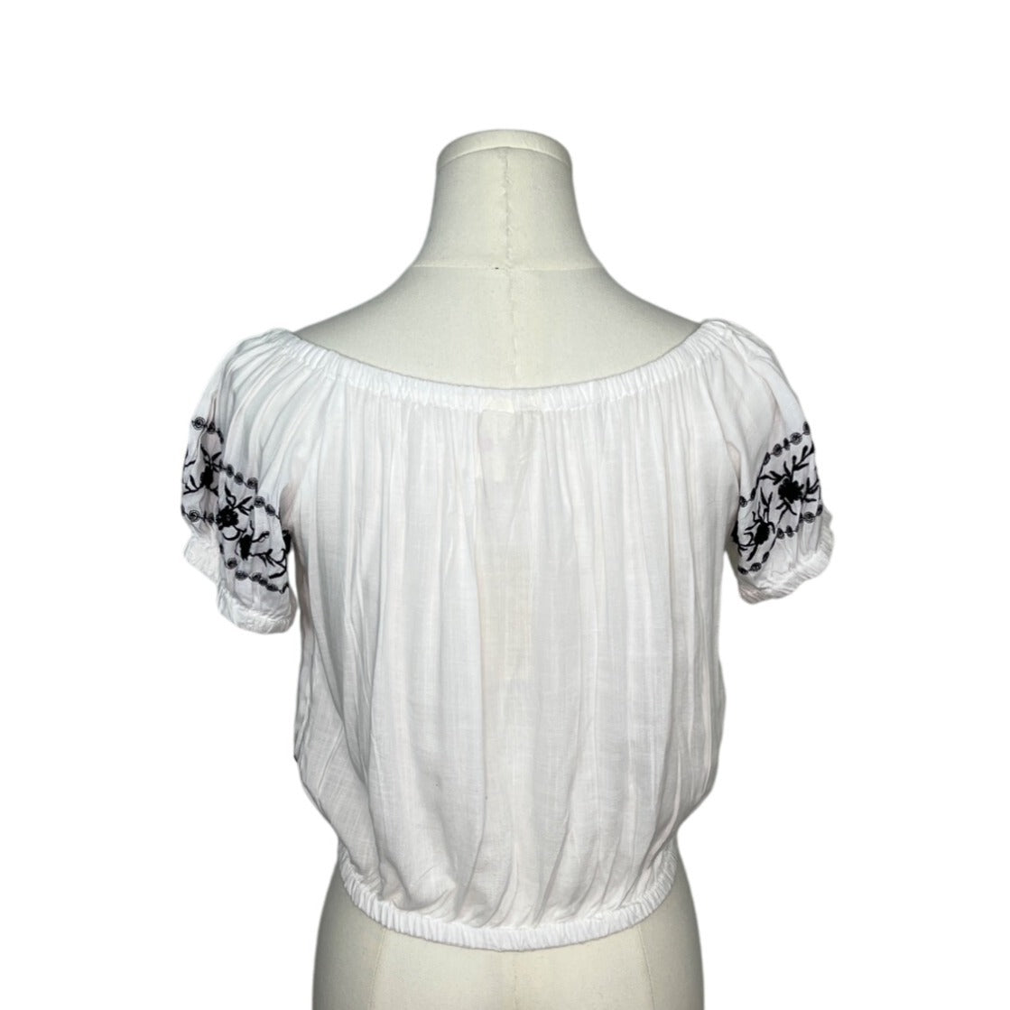 Japna Women's Off-Shoulder Embroidered Floral Blouse Size M - New