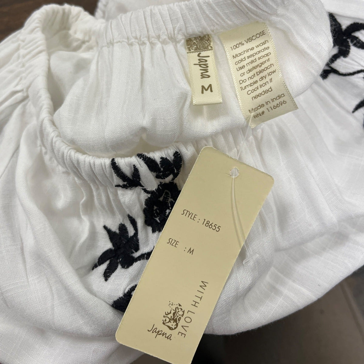 Japna Women's Off-Shoulder Embroidered Floral Blouse Size M - New