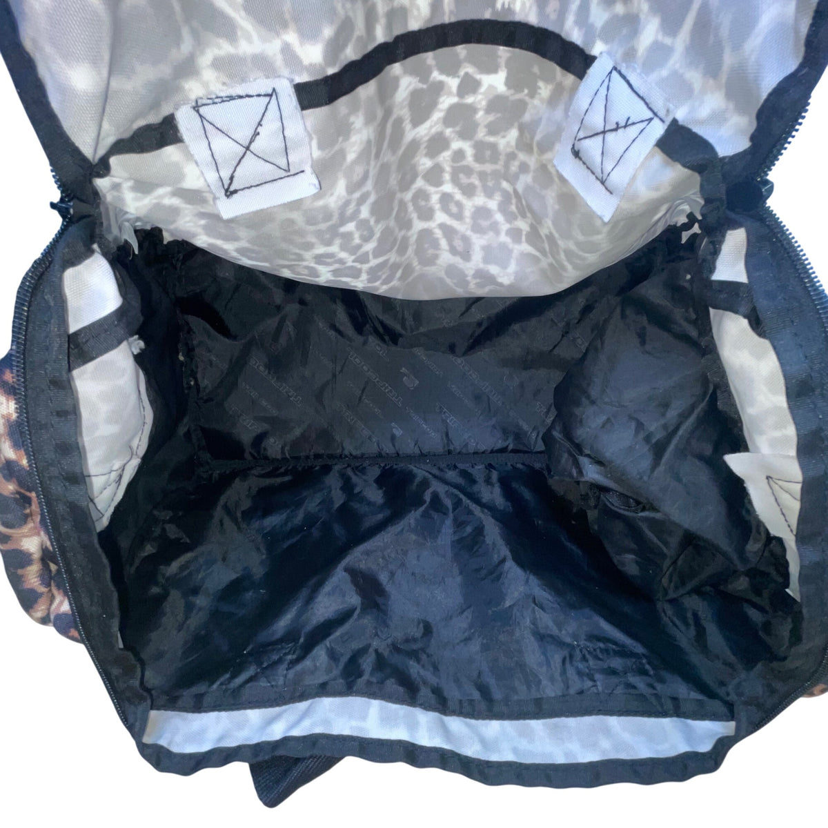 Tripcool Unisex Leopard Print Spacious Compartments Shark Design Duffel Bag