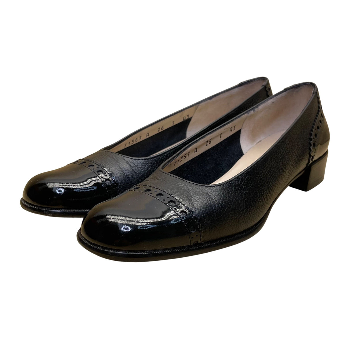 Salvatore Ferragamo Women’s Black Pebble Suede patented Cap Toe Dress Shoes Sz 7