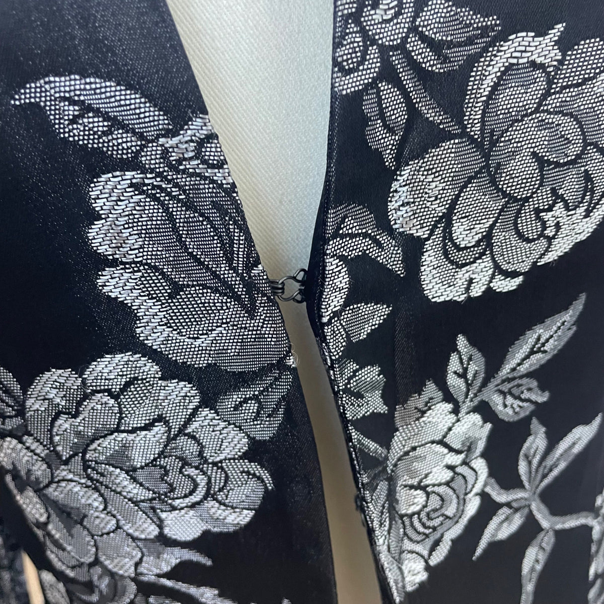 Jessica McClintock Women's Black Floral Print Satin Jacket Size 4