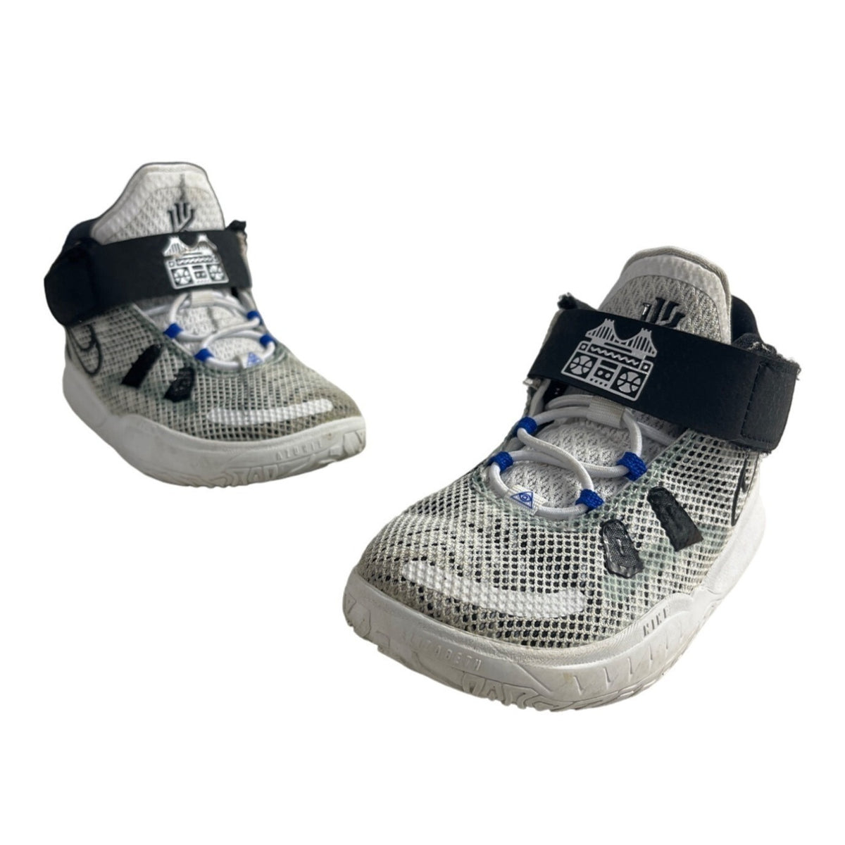 Nike Youth Boy's White Kyrie Hip Hop High Top Shoes Sz 9C