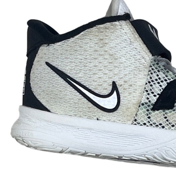 Nike Youth Boy's White Kyrie Hip Hop High Top Shoes Sz 9C