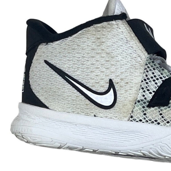 Nike Youth Boy's White Kyrie Hip Hop High Top Shoes Sz 9C