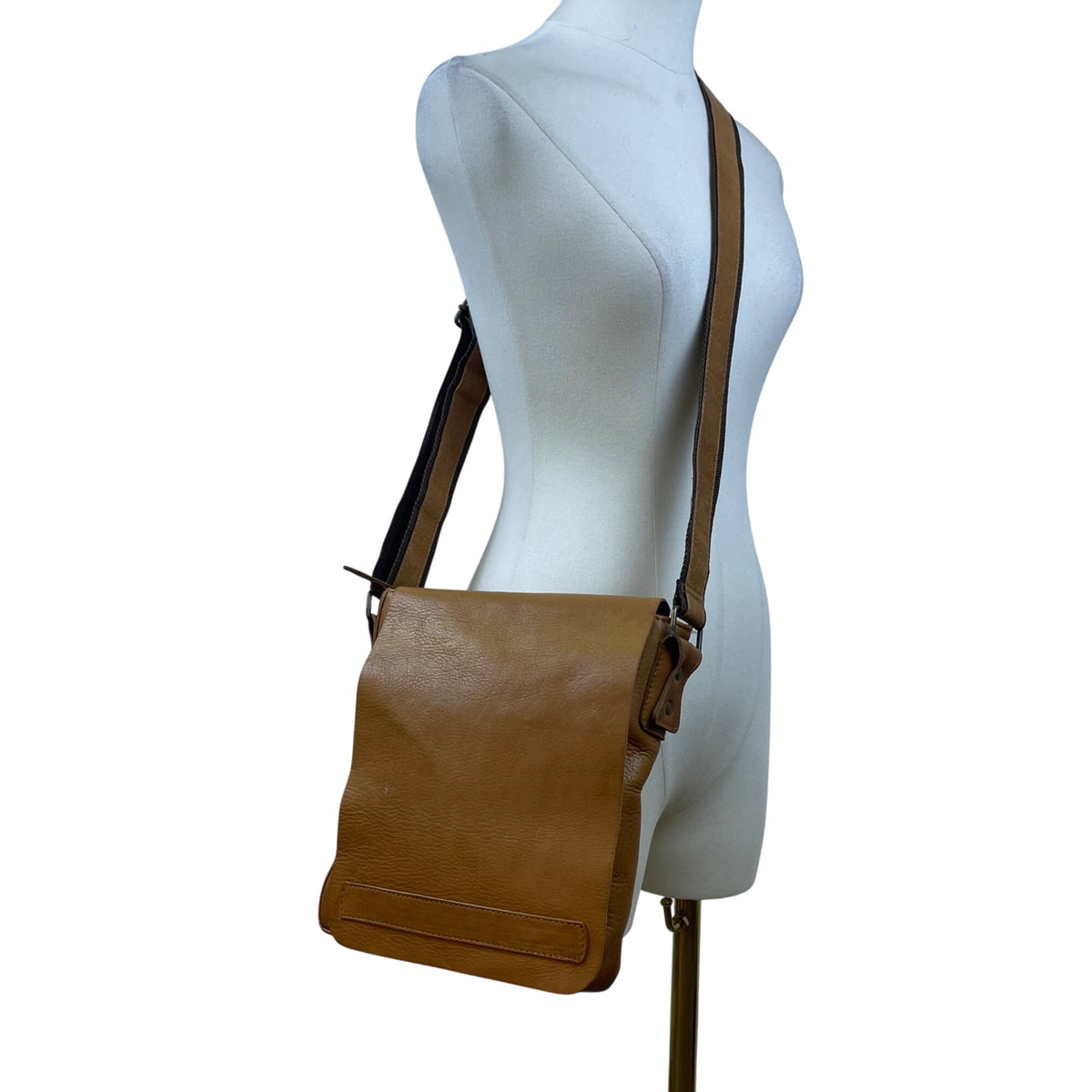 Latico Unisex Brown Leather Adjustable Strap Spacious Interior Crossbody Bag