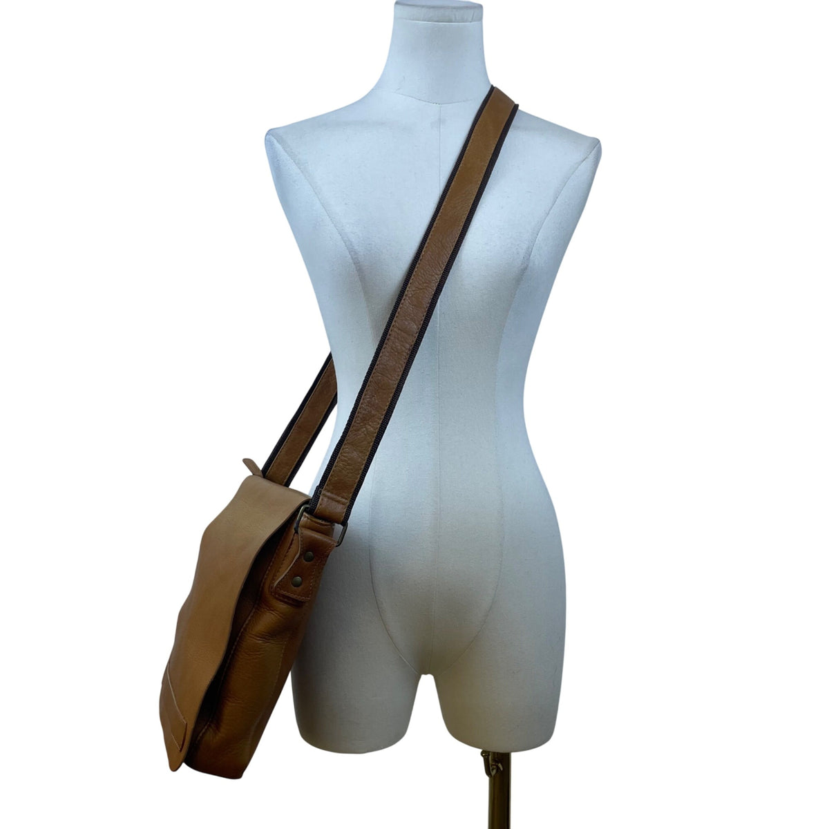 Latico Unisex Brown Leather Adjustable Strap Spacious Interior Crossbody Bag