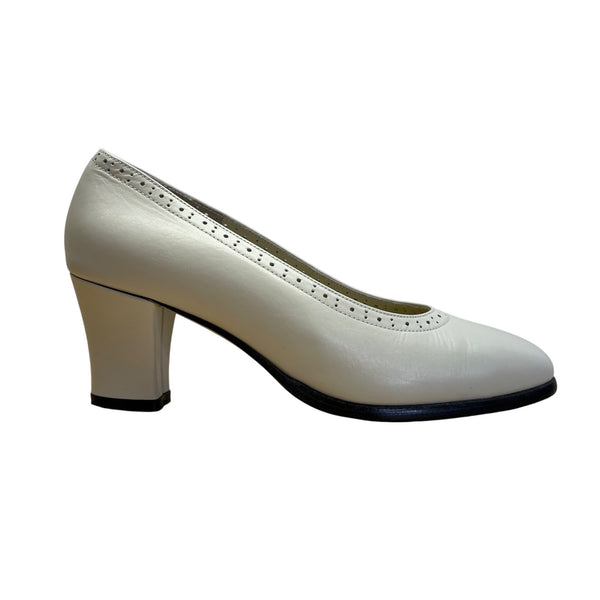 Vintage George Shoes White Leather Perforated Trim Handiwork Block Heel Size 5