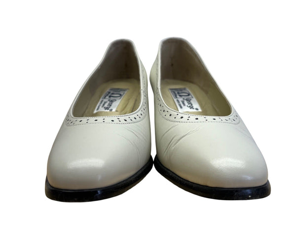 Vintage George Shoes White Leather Perforated Trim Handiwork Block Heel Size 5