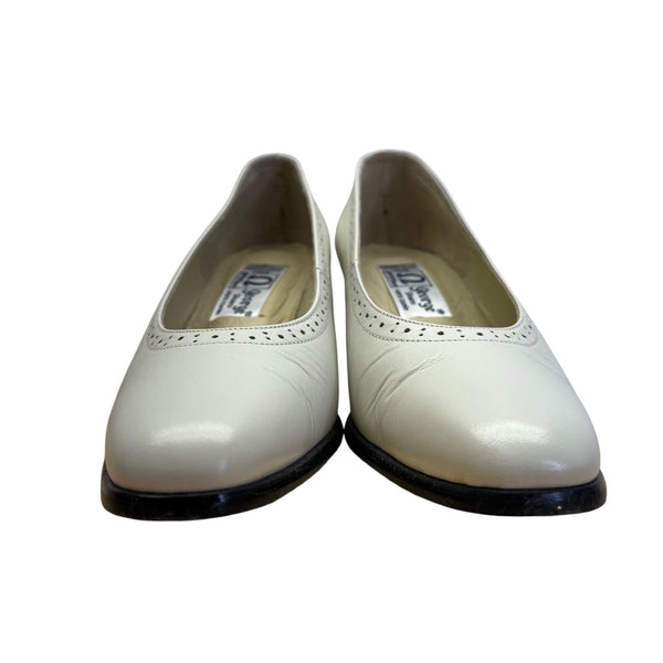 Vintage George Shoes White Leather Perforated Trim Handiwork Block Heel Size 5