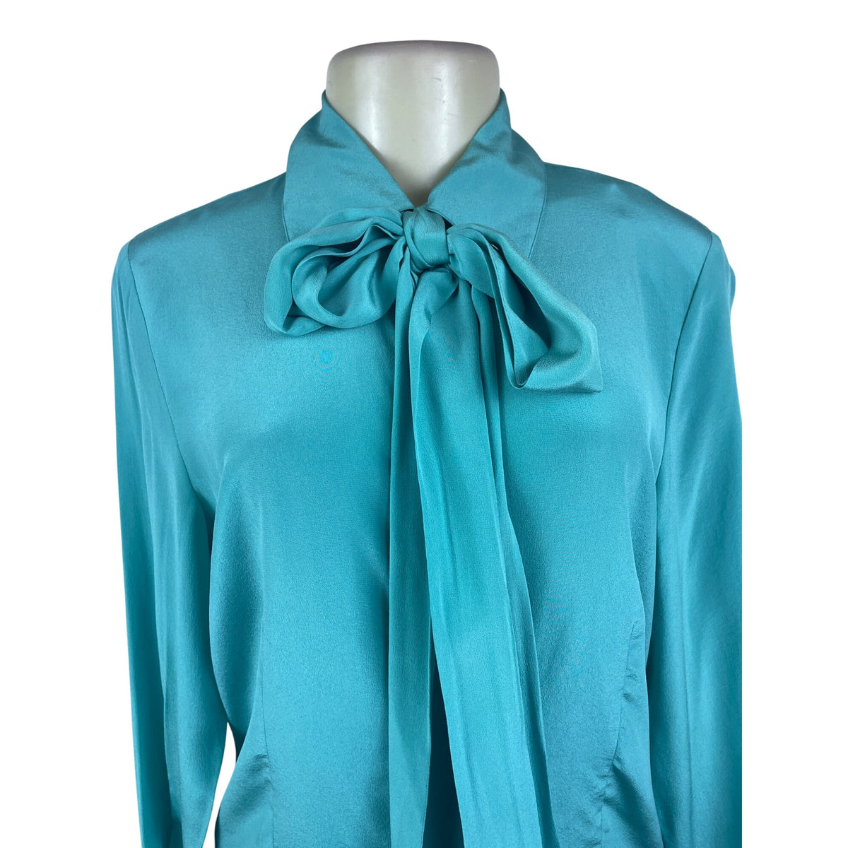 Jones Wear Essentials Women’s Teal Tie Neck Blouse Long Sleeve Size 6