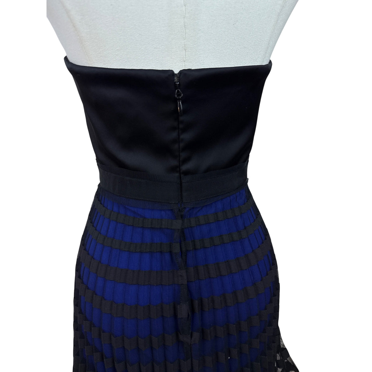 BCBG Maxazria Strapless Black & Blue Pleated Cocktail Dress With Lace Hem Sz 2