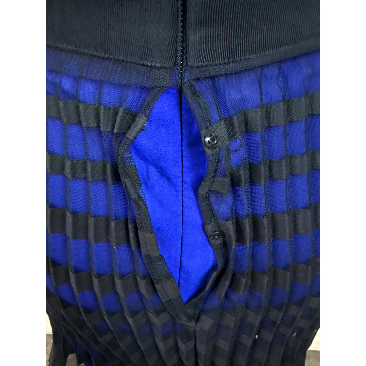 BCBG Maxazria Strapless Black & Blue Pleated Cocktail Dress With Lace Hem Sz 2