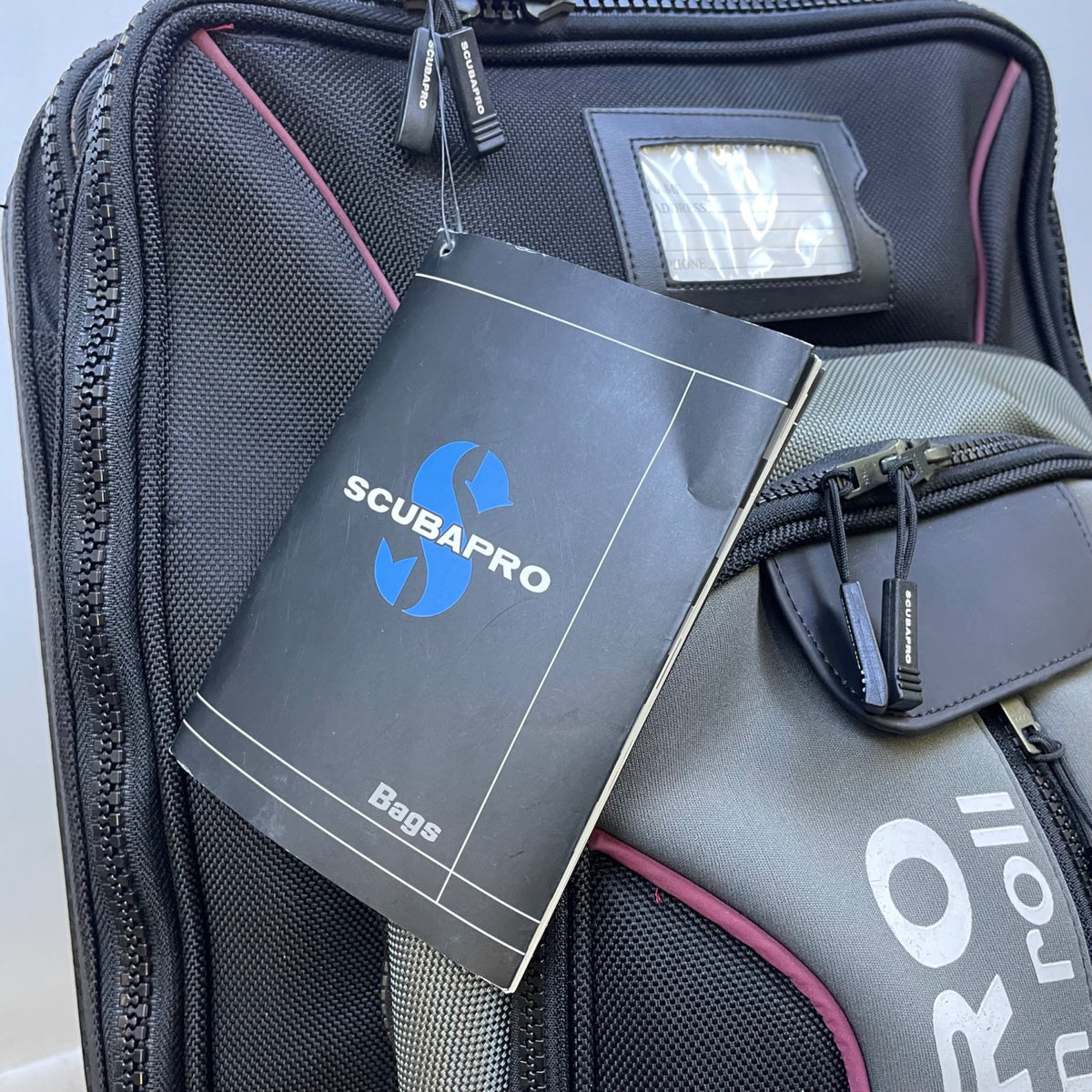 Scubapro Unisex Black/Grey Telescopic Handle DiveN Roll Travel Bag Size Large