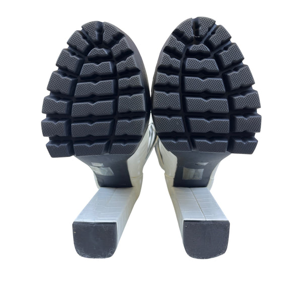 Fashion Women White Faux Leather Lace-Up Platform Heel Boots Size 7 Textured Design