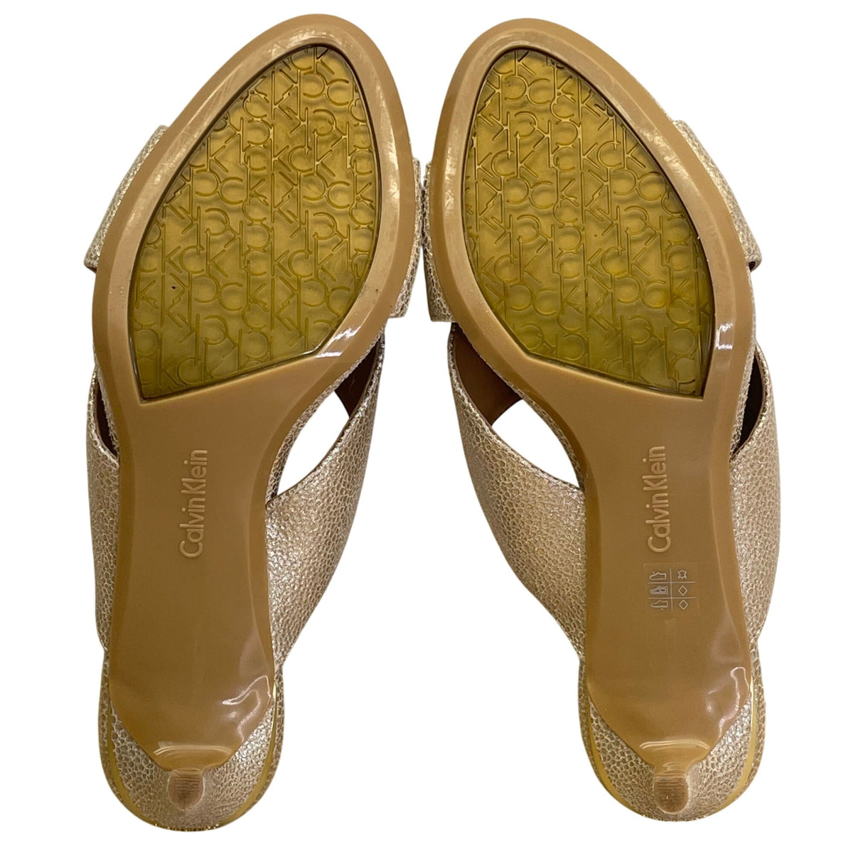 Calvin Klein Women’s Sand Lucie Prlzd Glsy Stingray Stiletto Heel Size 7M
