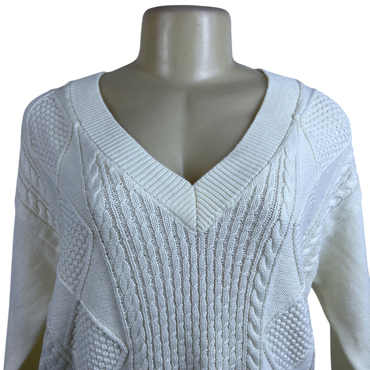 Tommy Hilfiger Women's White Knit V Neck Sweater Cable Pattern Cozy Size M