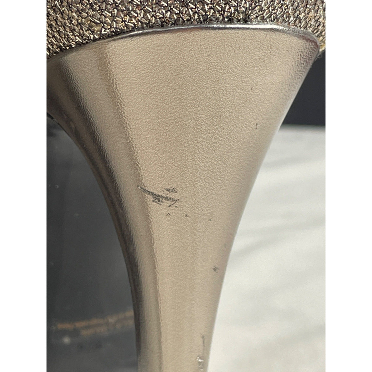 Guess Women's Gold Glitter Multi Fabric Peep Toe Pumps Sz 10M - Original Box