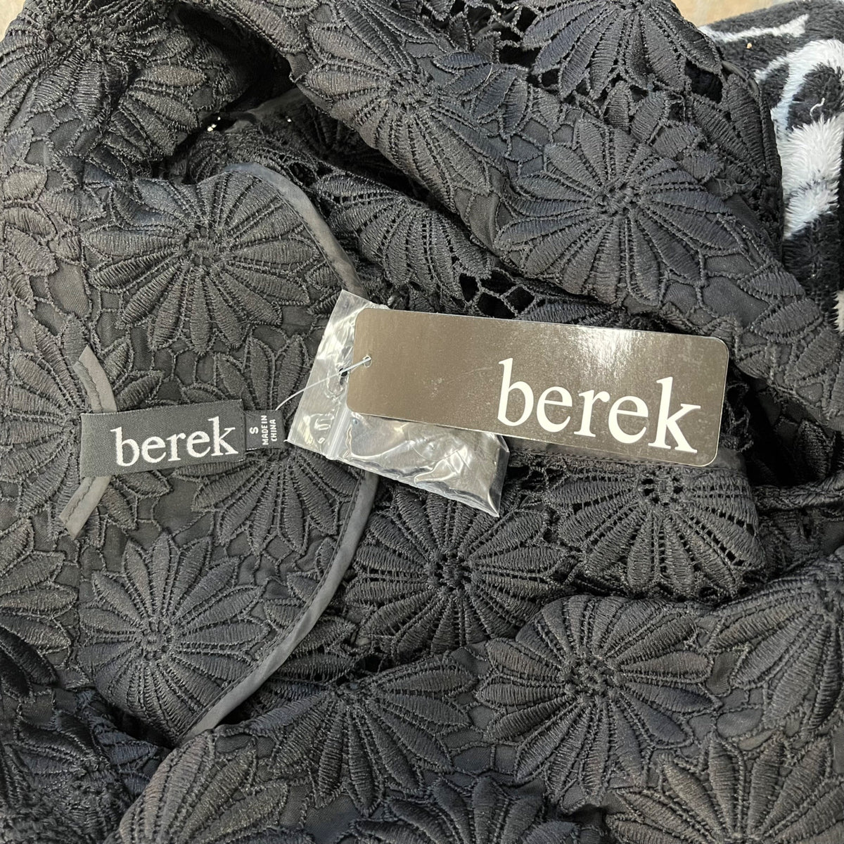 Berek Women's Black Floral Lace & See-Through Long Sleeve Blazer Sz S - New