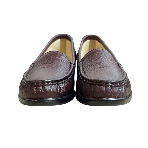 Simplify Women's Red Slip On Comfort Loafers Sz 8.5 Narrow- NWB