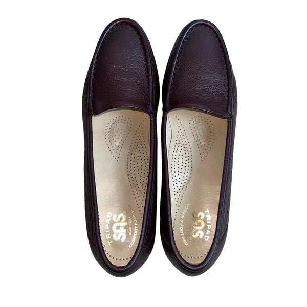 Simplify Women's Red Slip On Comfort Loafers Sz 8.5 Narrow- NWB