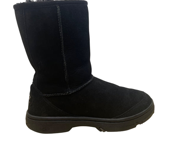 UGG Women’s Black Suede Sheepskin Lined Rubber Sole Ultimate Short Boots Size W7