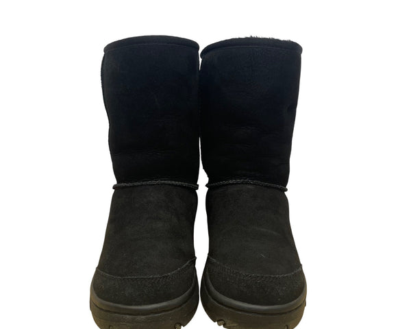 UGG Women’s Black Suede Sheepskin Lined Rubber Sole Ultimate Short Boots Size W7
