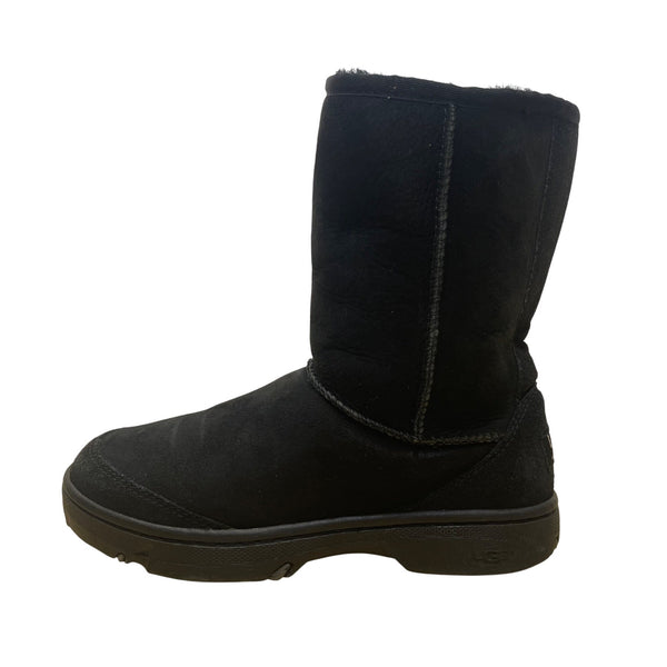 UGG Women’s Black Suede Sheepskin Lined Rubber Sole Ultimate Short Boots Size W7