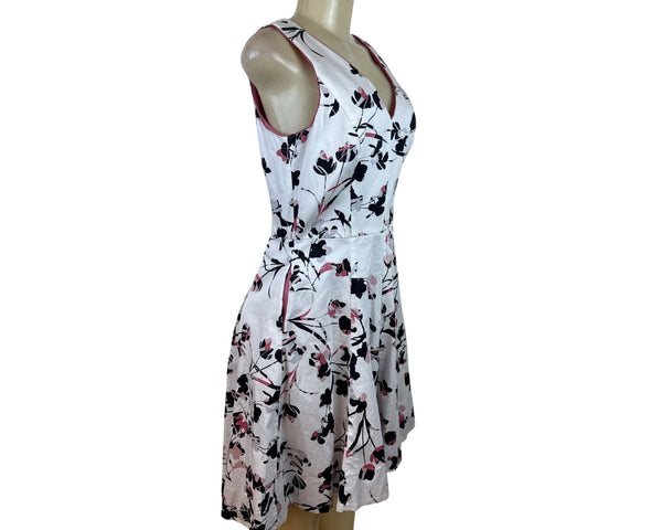 White House Black Market Women's White Sleeveless A-Line Dress With V-Neck Sz 6