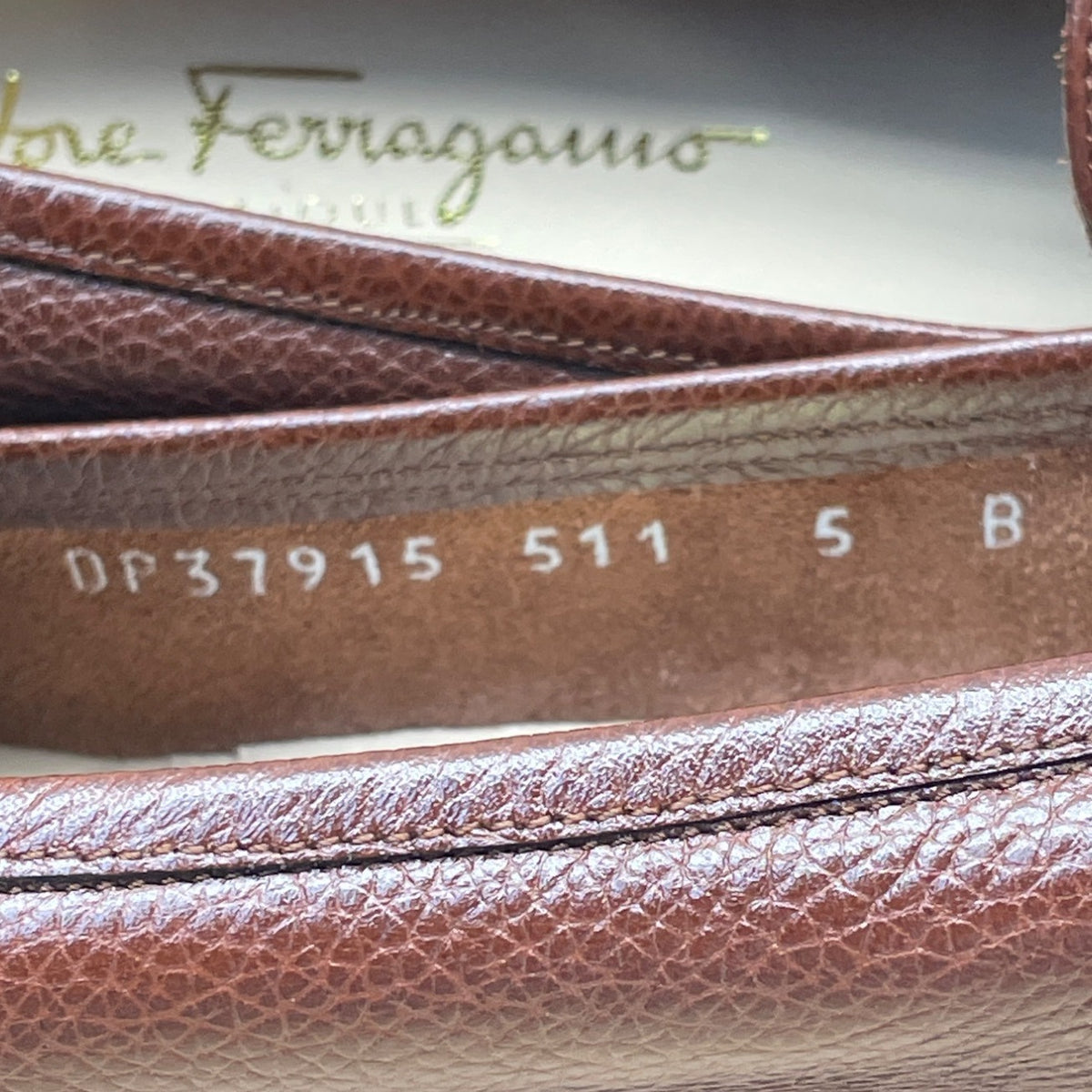 Salvatore Ferragamo Regolare Women’s Brown Pebbled Leather Loafers Sz 5B - New