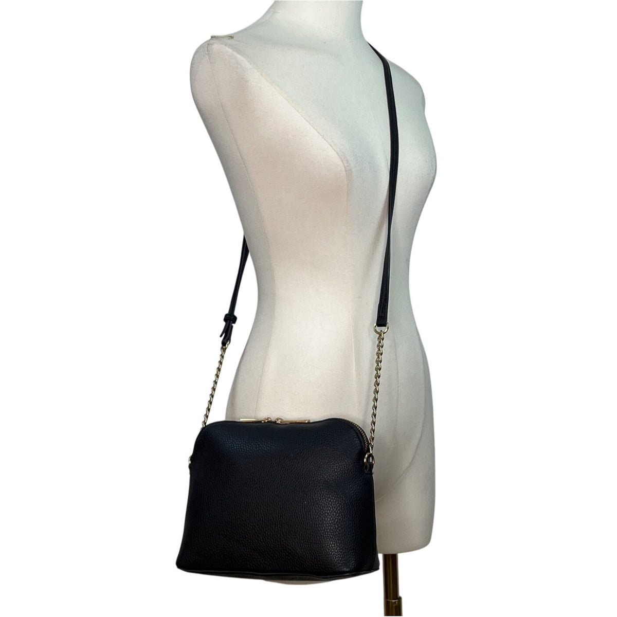 Kelly & Katie Black Pebbled Faux Leather With Chain Strap Crossbody Bag Sz S