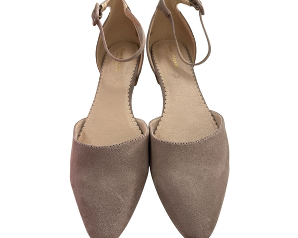 Isaac Mizrahi Womens Taupe Faux Suede Pointed Toe Flats Ankle Strap Size 9.5 NWOB
