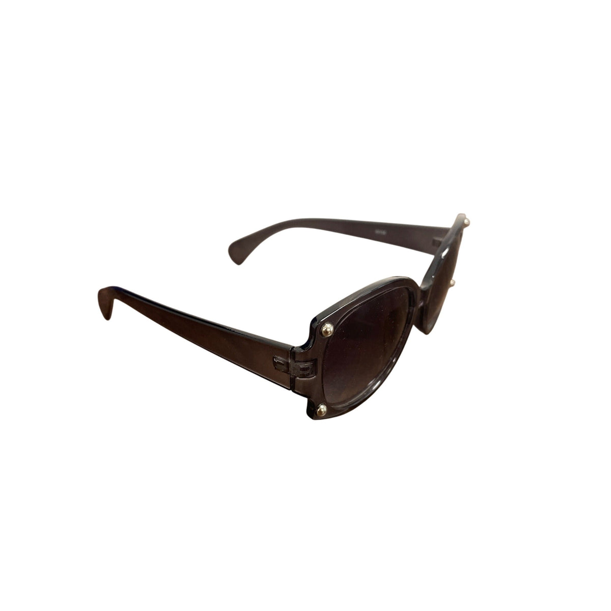 Brown Gradient Oval Sunglasses With Stud Accents Lightweight Frame Stylish Women’s Accessories