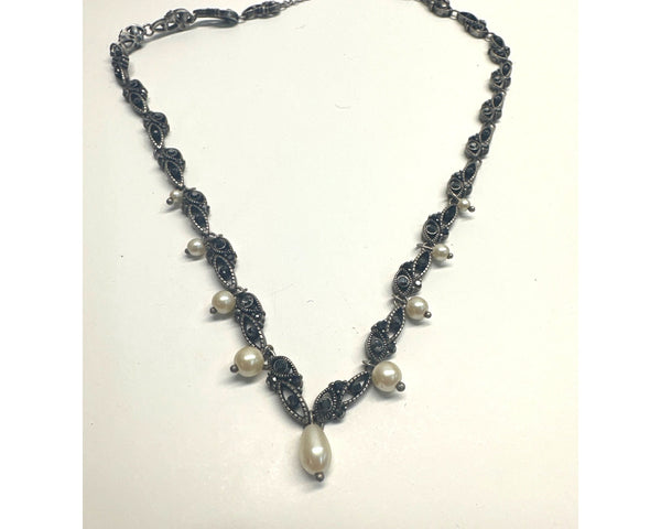 Vtg Victorian Silver Tone Necklace with Faux Pearls and Black Rhinestones 16in
