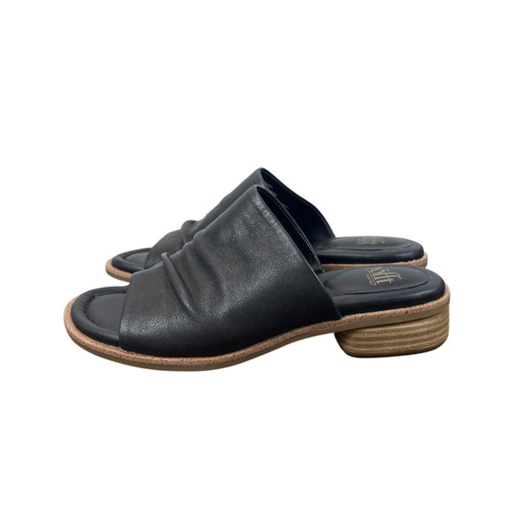 Sofft Womens Black Leather Slide Sandals Open Toe Low Heel Size 7M