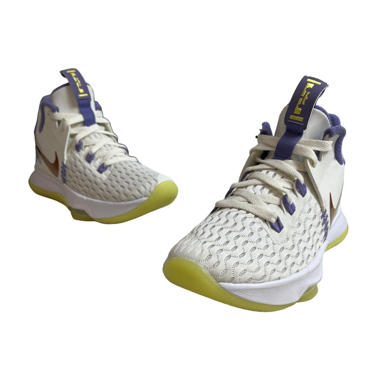 Nike Air Kids Zoom Summit White And Purple LeBron Witness V Sneakers Sz 4